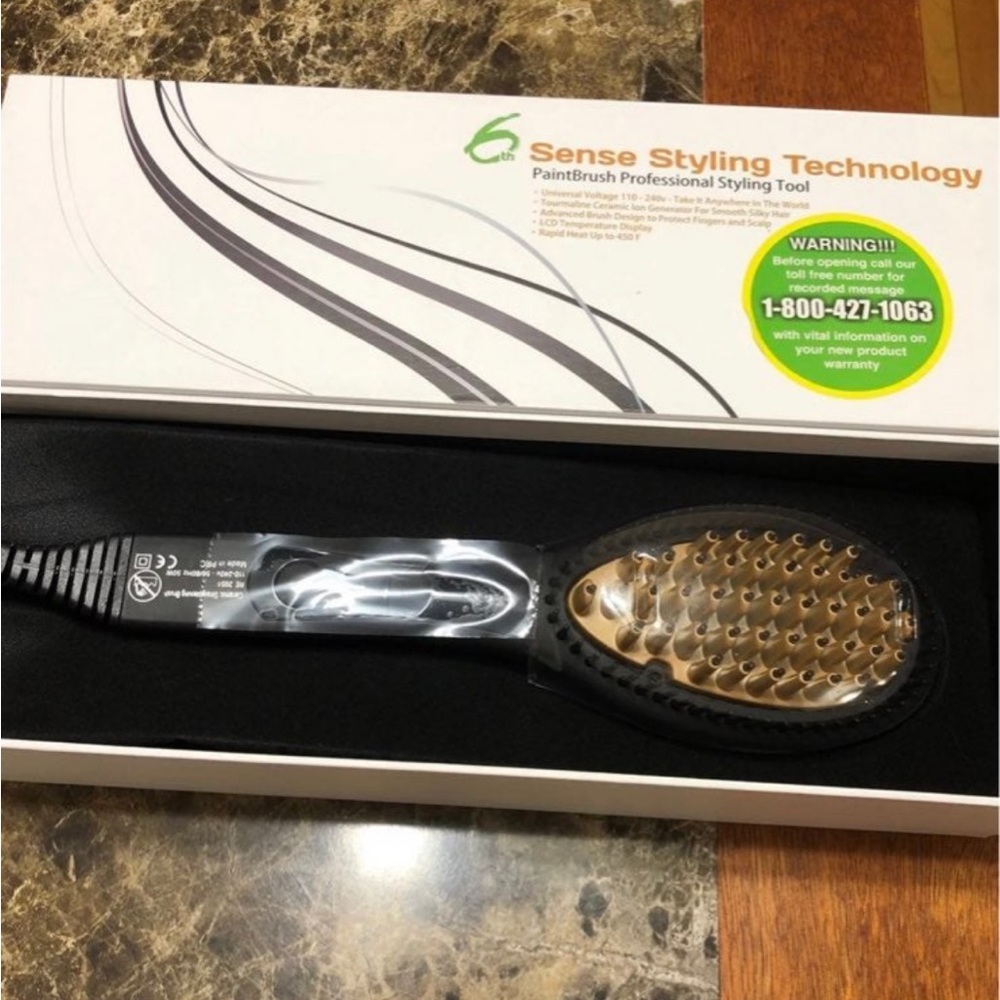 6th Sense Straightening Brush